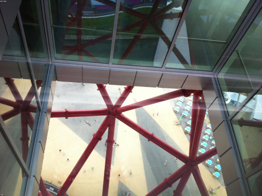 នវានុវត្តន៍នៅក្នុងការប្រកួតនិងផ្សាយ